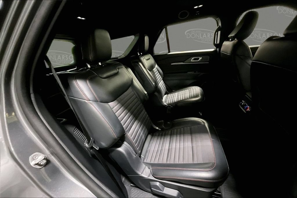 Used 2025 Ford Explorer ST-Line AWD/4WD image 19