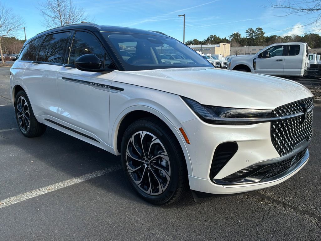 Used 2025 Lincoln Nautilus Reserve image 1