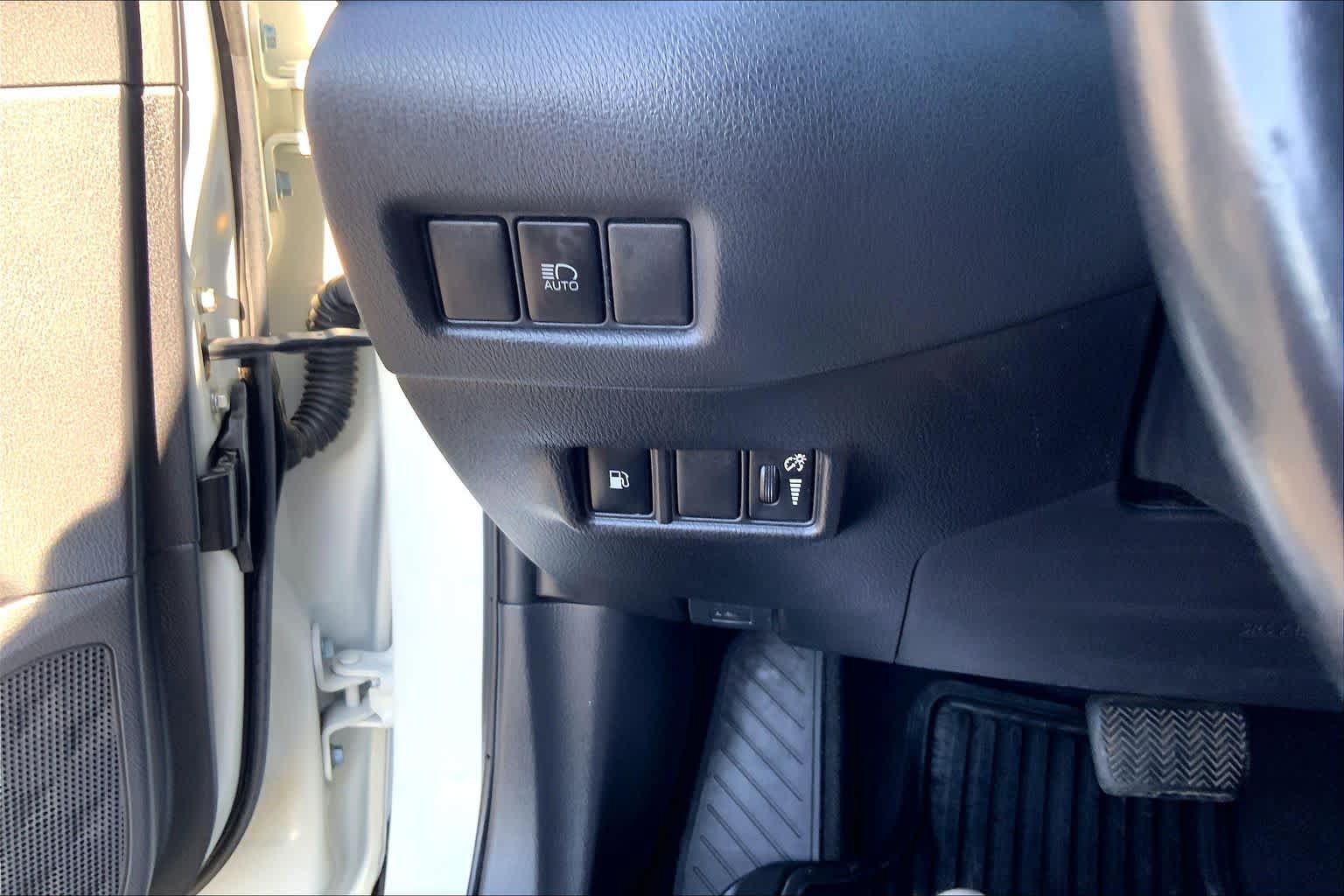 Used 2019 Toyota C-HR XLE FWD image 36