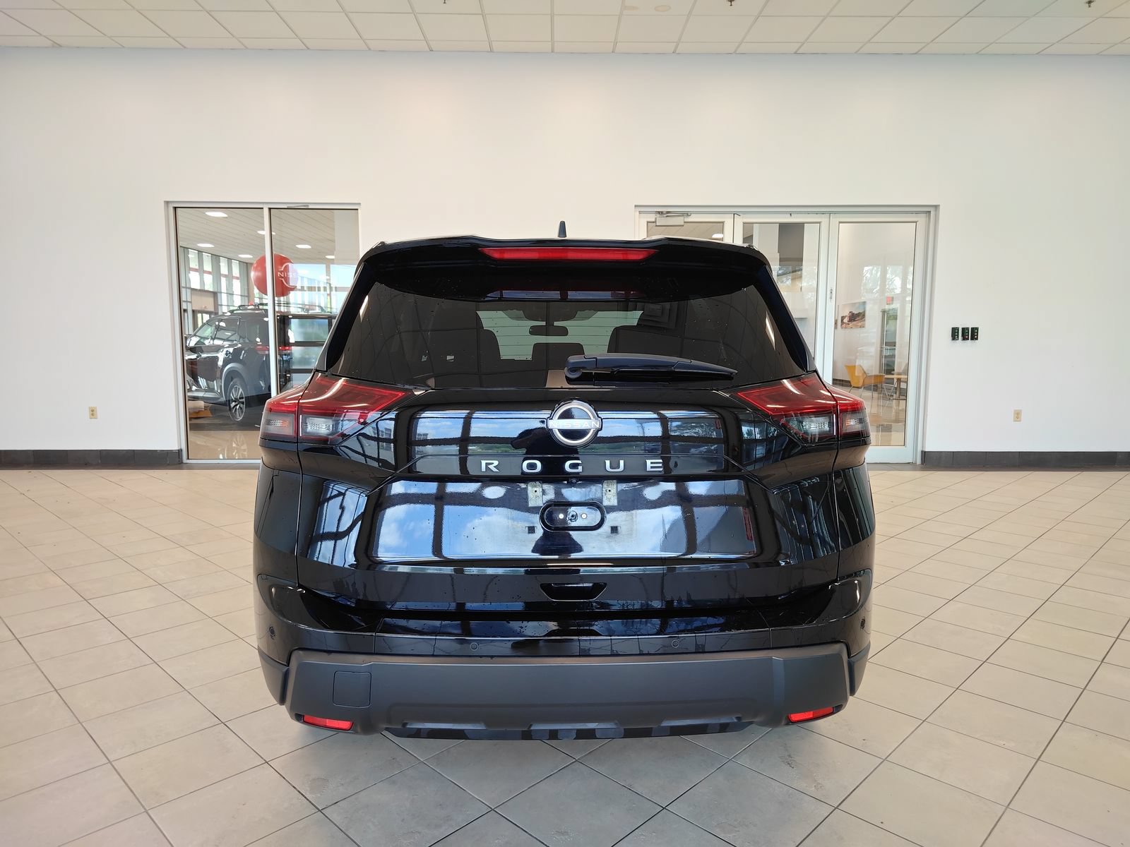 Used 2024 Nissan Rogue S FWD image 4