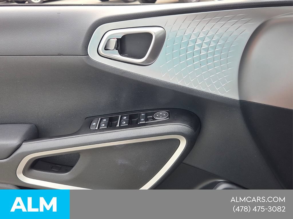 Used 2025 Kia Soul LX w/ LX Technology Package FWD image 26