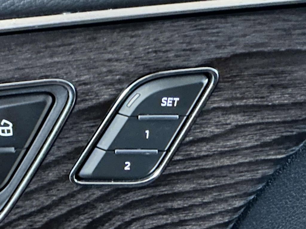 Used 2022 Audi Q8 Premium image 16