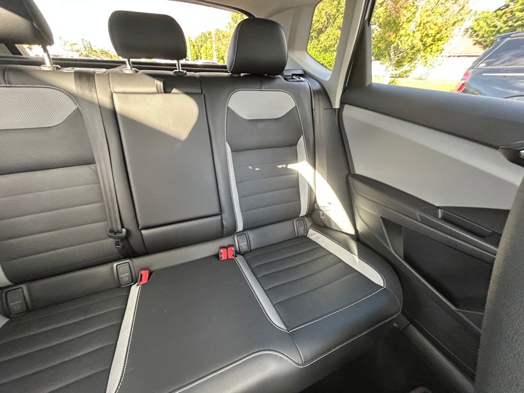 Used 2022 Volkswagen Taos SEL w/ Panoramic Sunroof Package image 14