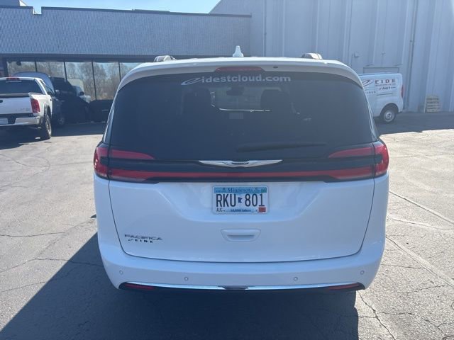Used 2022 Chrysler Pacifica Touring-L image 7