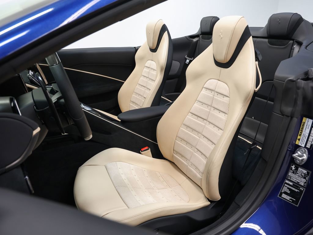 Certified 2025 Ferrari Roma Spider RWD image 3