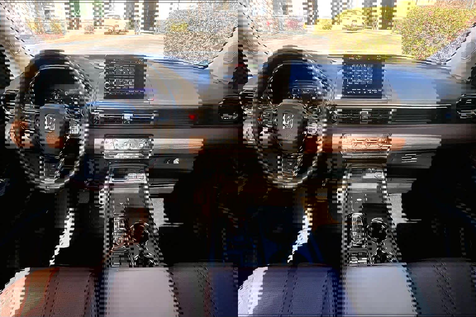 Used 2024 Honda Pilot Elite image 16