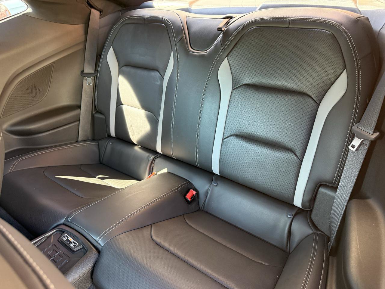 Used 2018 Chevrolet Camaro LT RWD image 7