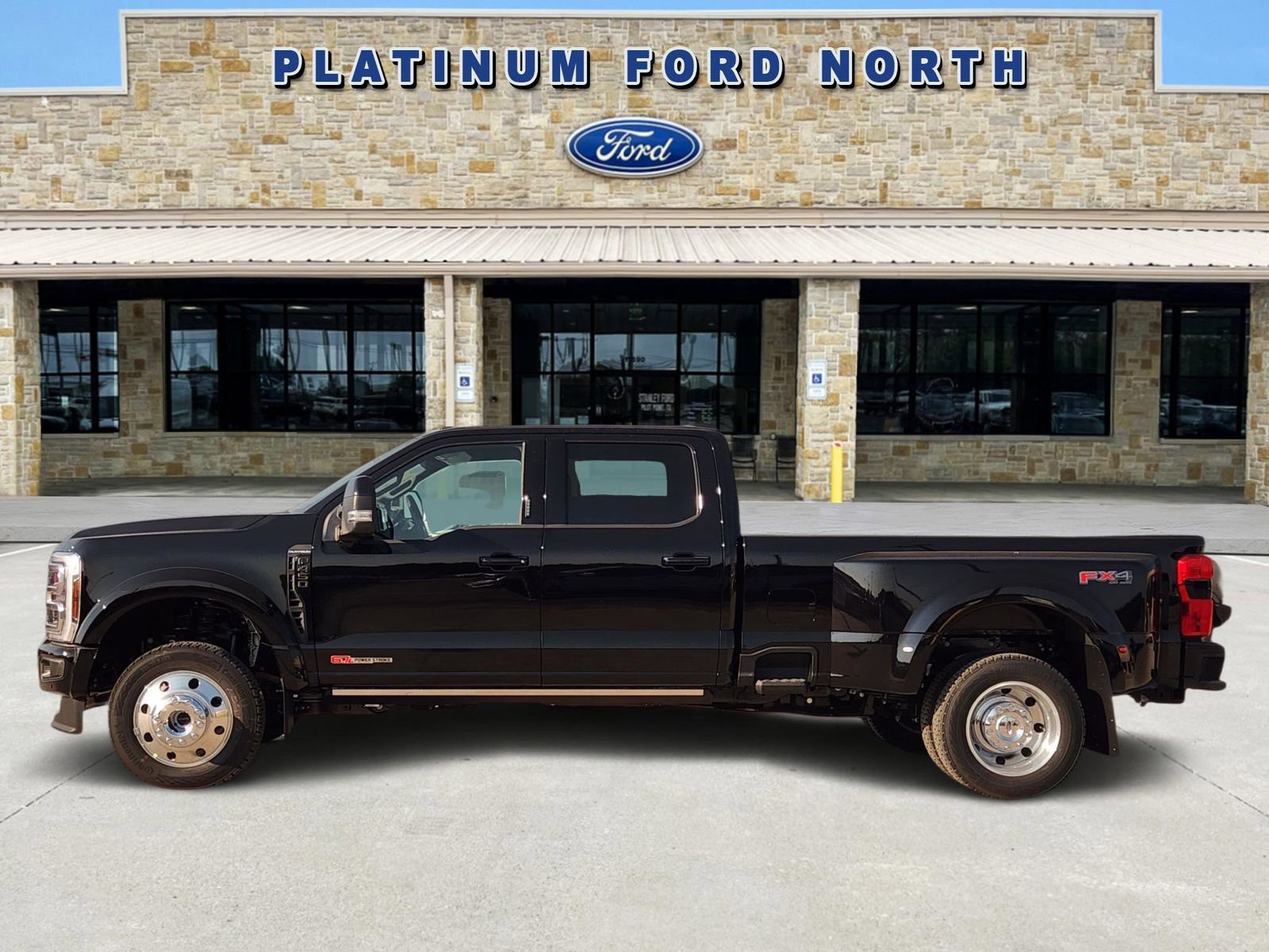 New 2026 Ford F450 Platinum w/ FX4 Off-Road Package image 3