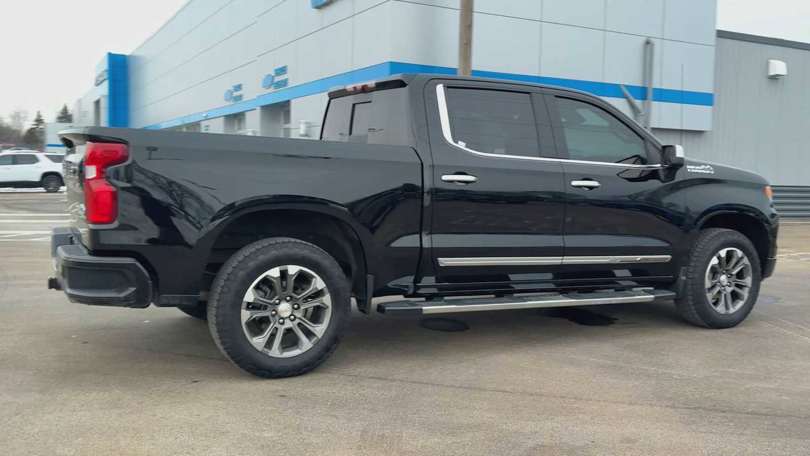 Certified 2022 Chevrolet Silverado 1500 High Country w/ Technology Package image 2