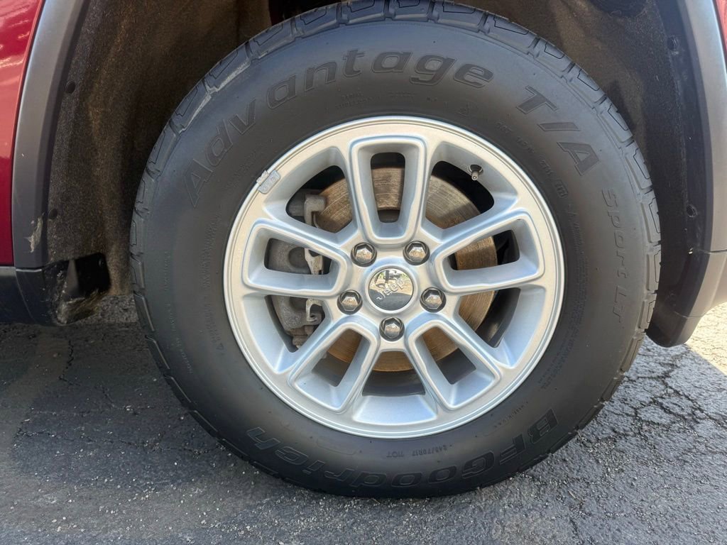 Used 2018 Jeep Grand Cherokee Laredo AWD/4WD image 51