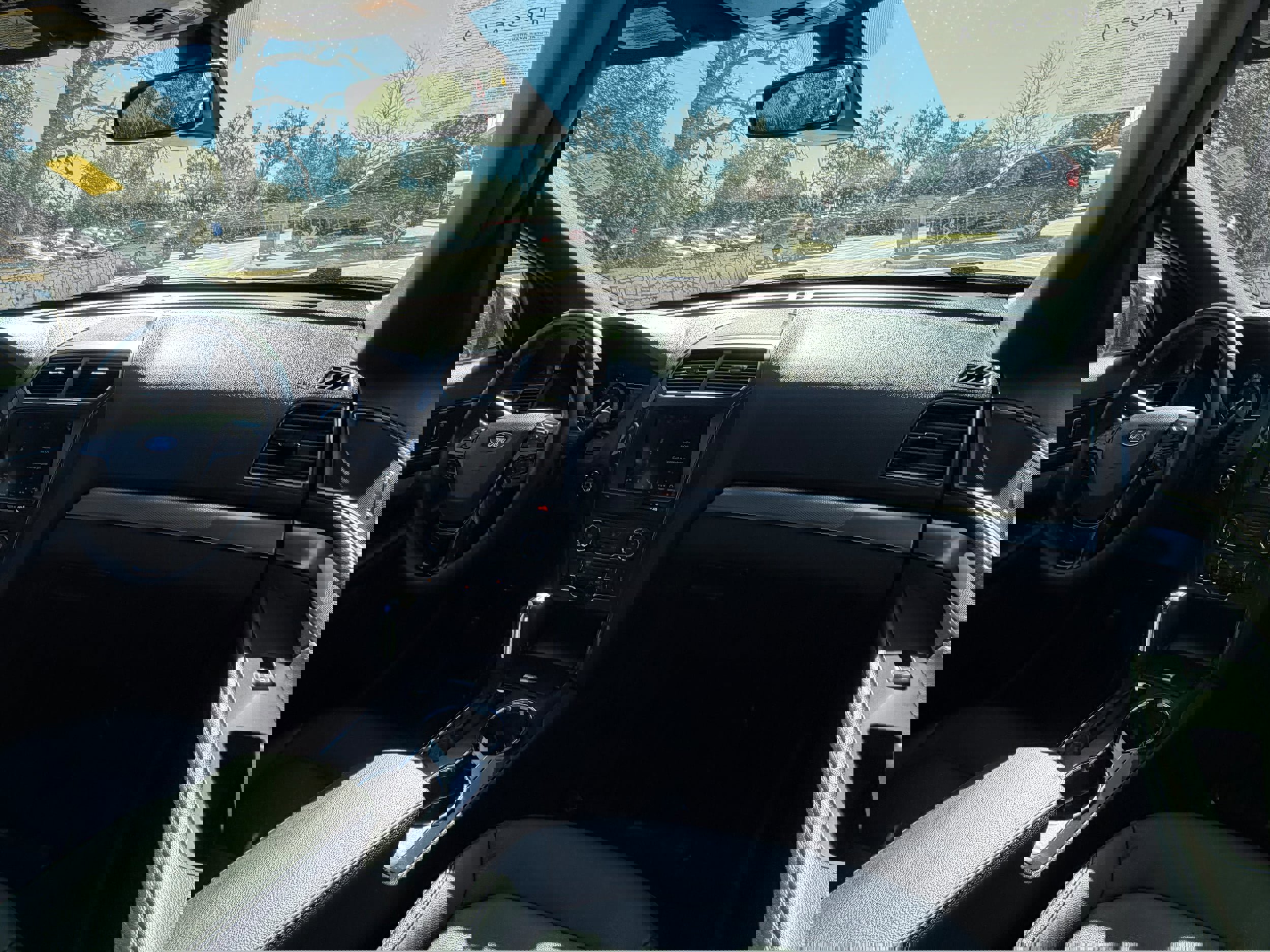 Used 2018 Ford Explorer XLT w/ Equipment Group 202A AWD/4WD image 14