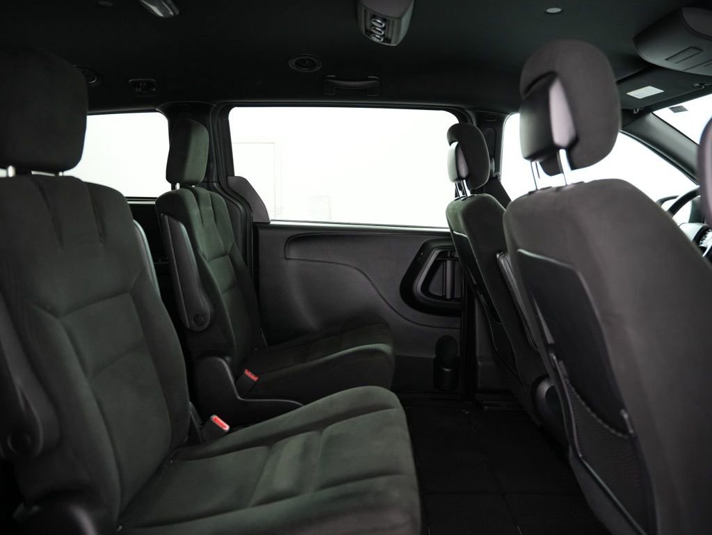 Used 2015 Dodge Grand Caravan SE image 34