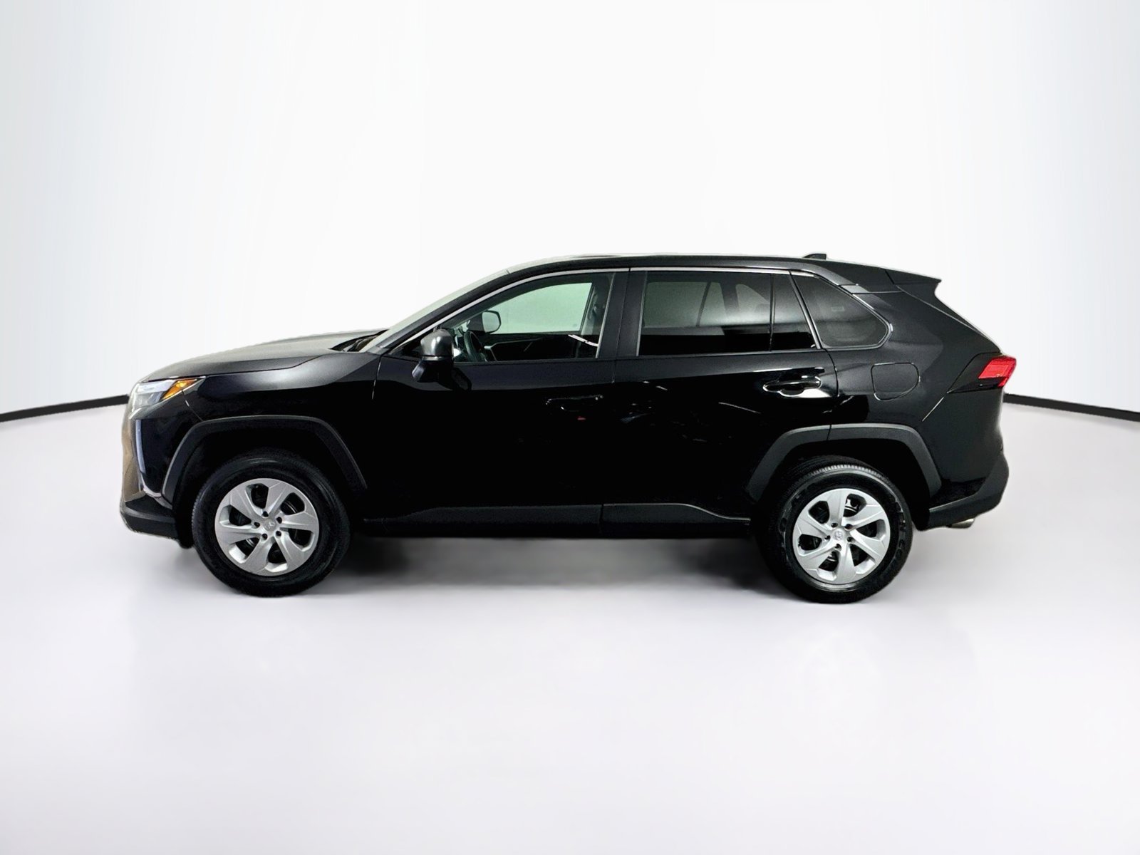 Certified 2025 Toyota RAV4 LE AWD/4WD image 4