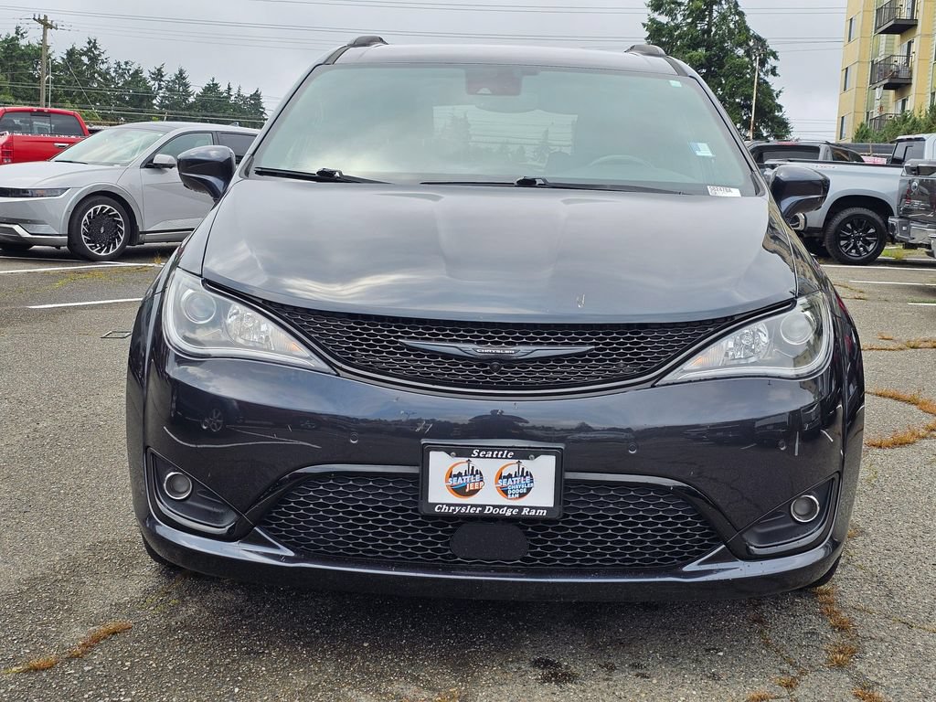 Used 2020 Chrysler Pacifica Touring-L Plus FWD image 3