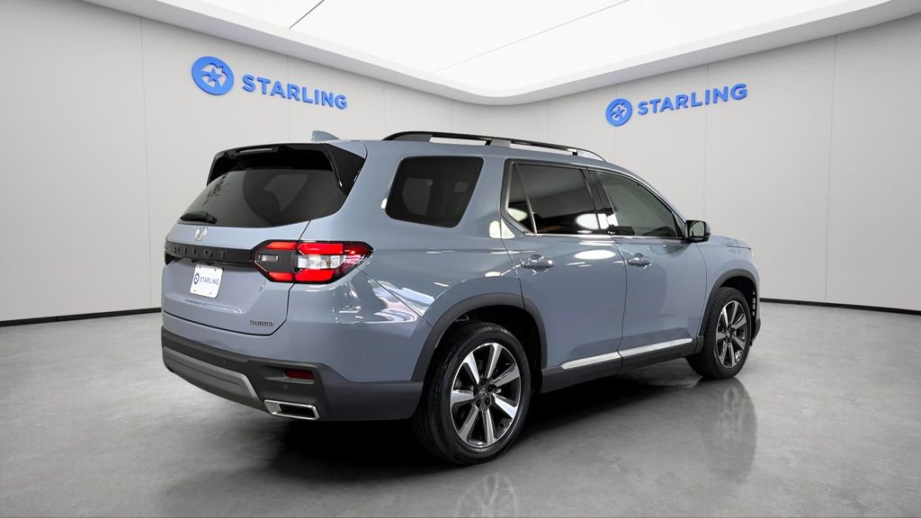 Used 2025 Honda Pilot Touring image 9