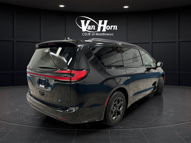 Used 2024 Chrysler Pacifica Premium FWD image 7