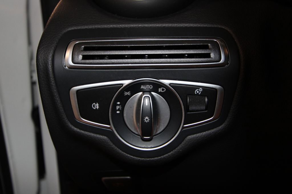 Used 2020 Mercedes-Benz C 300 4MATIC Sedan image 10