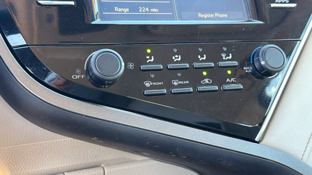 Certified 2018 Toyota Camry LE FWD image 14