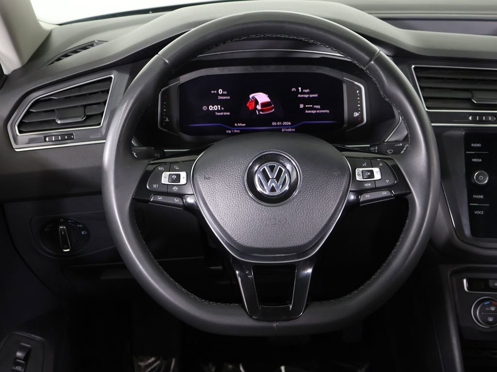 Used 2020 Volkswagen Tiguan SEL AWD/4WD image 43