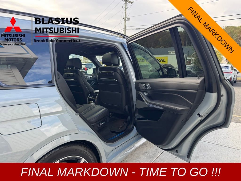 Used 2025 BMW X7 M60i w/ Climate Comfort Package image 19