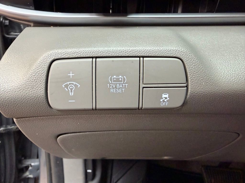 Certified 2024 Hyundai Elantra Blue image 17