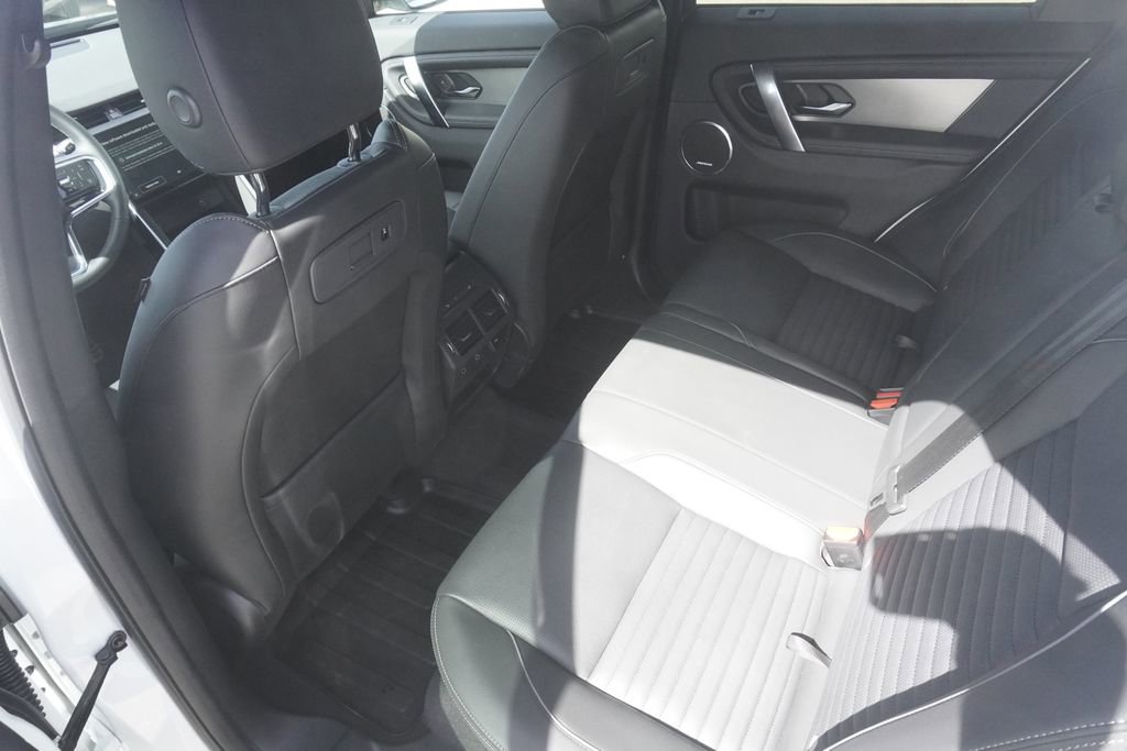 Used 2025 Land Rover Discovery Sport Dynamic SE image 29