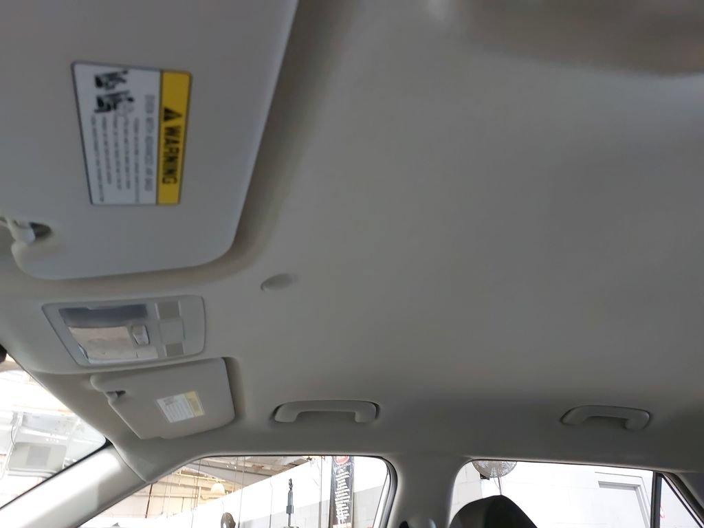 Certified 2025 Hyundai Venue SE FWD image 31