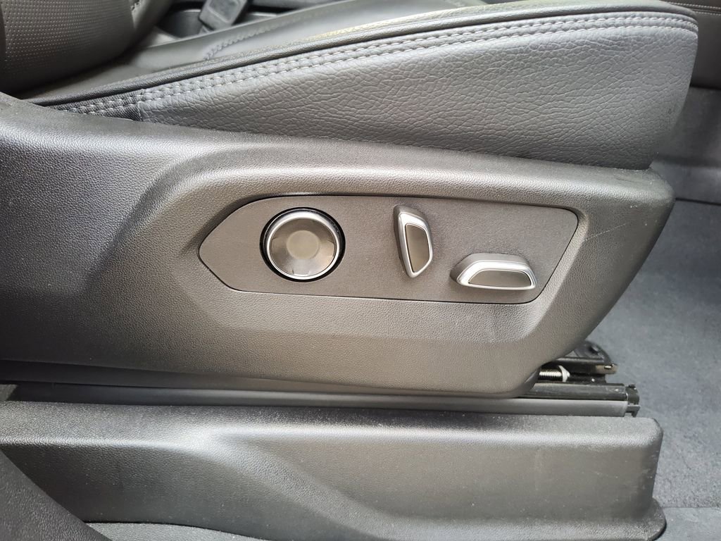 Used 2025 GMC Yukon Denali image 33