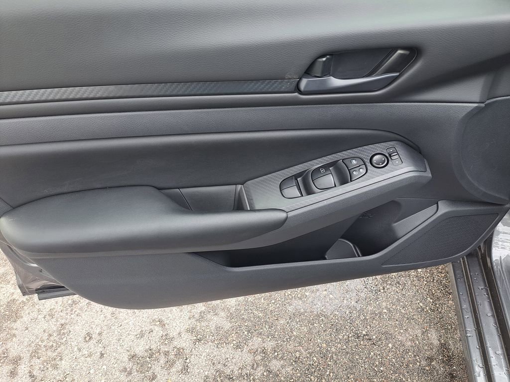 Used 2025 Nissan Altima 2.5 S image 14