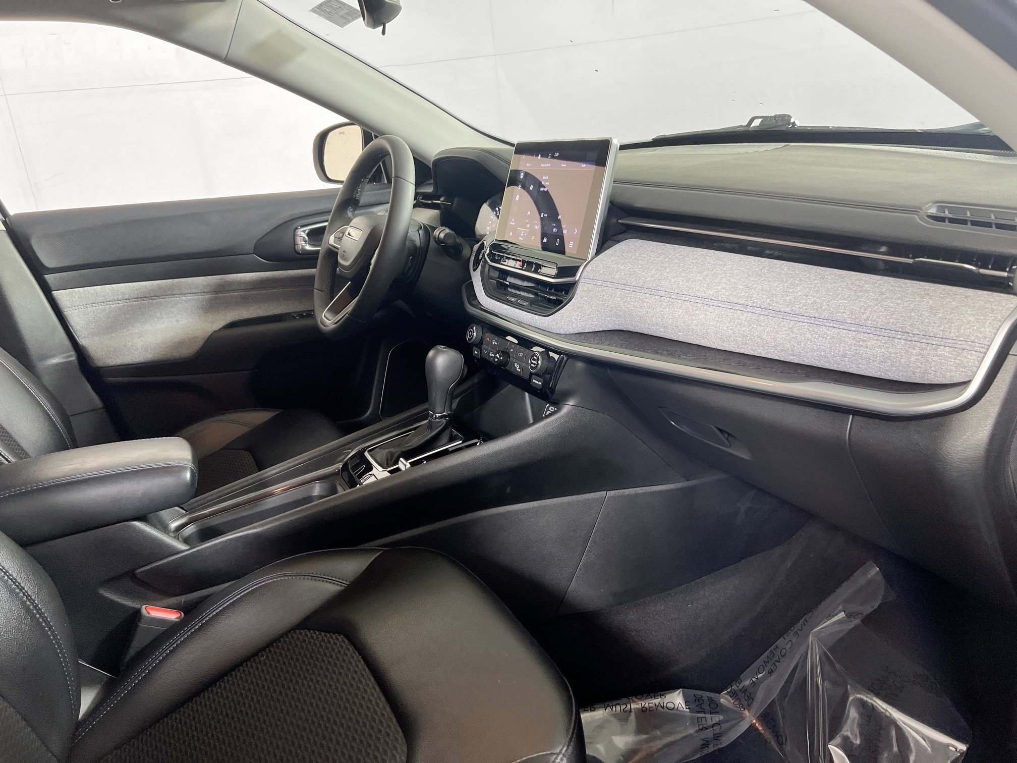 Used 2022 Jeep Compass Latitude image 26