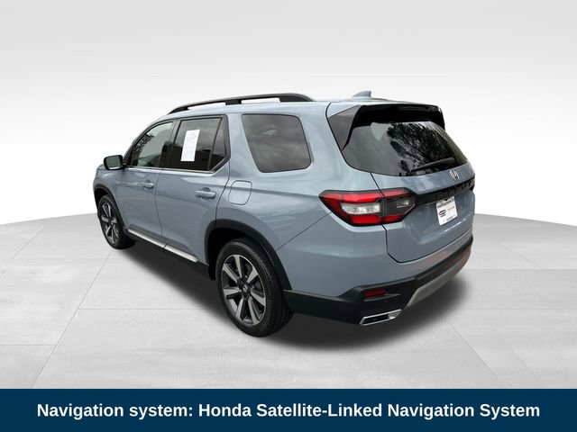 Used 2025 Honda Pilot Touring image 3