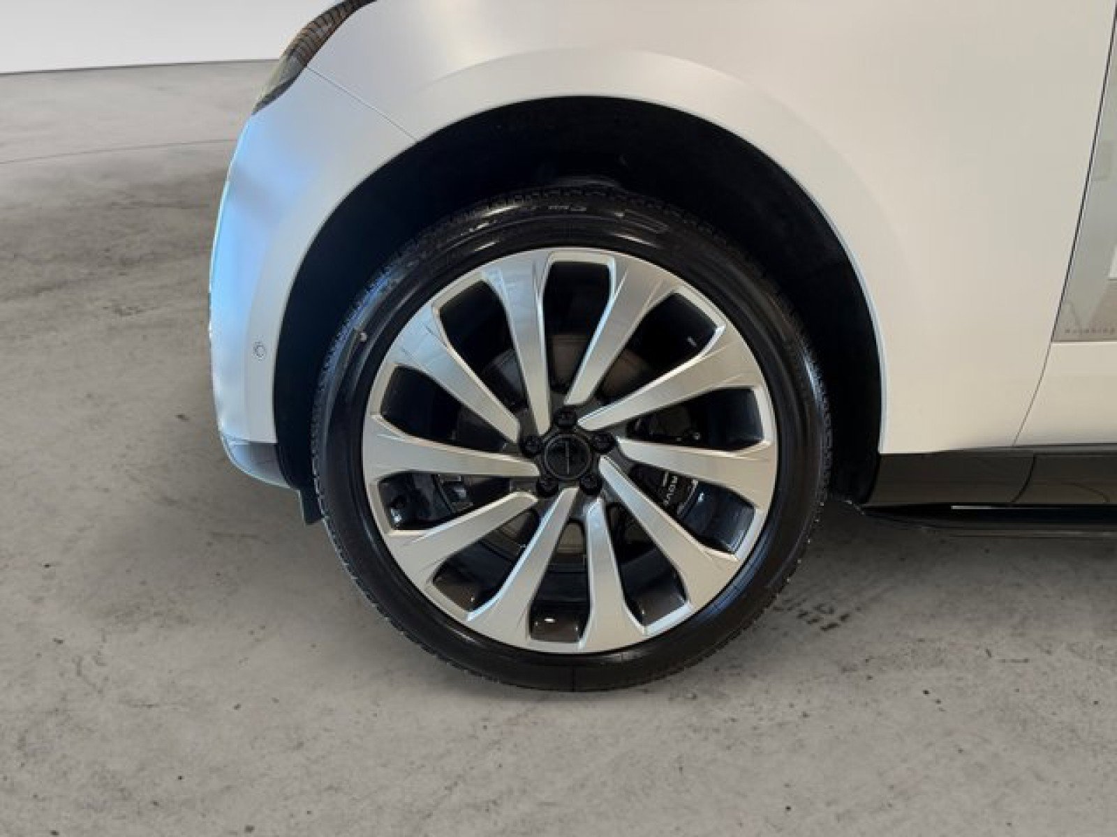 New 2026 Land Rover Range Rover Autobiography AWD/4WD image 9