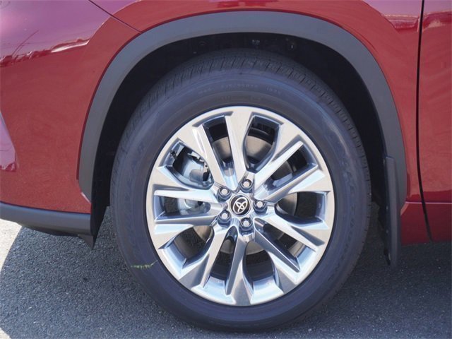 New 2025 Toyota Highlander Limited image 6