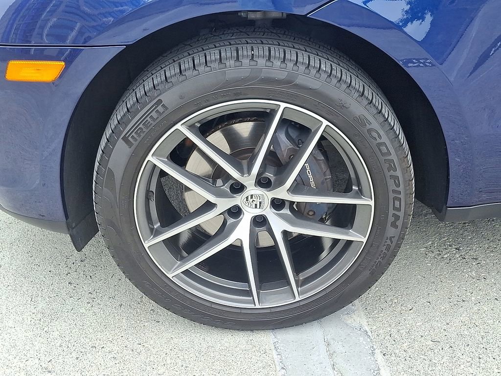 Certified 2025 Porsche Macan image 10