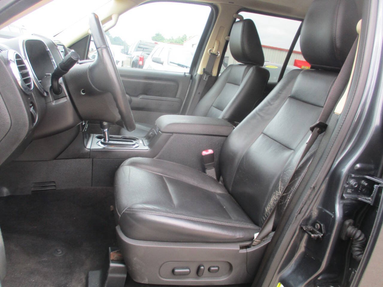Used 2010 Ford Explorer XLT AWD/4WD image 16