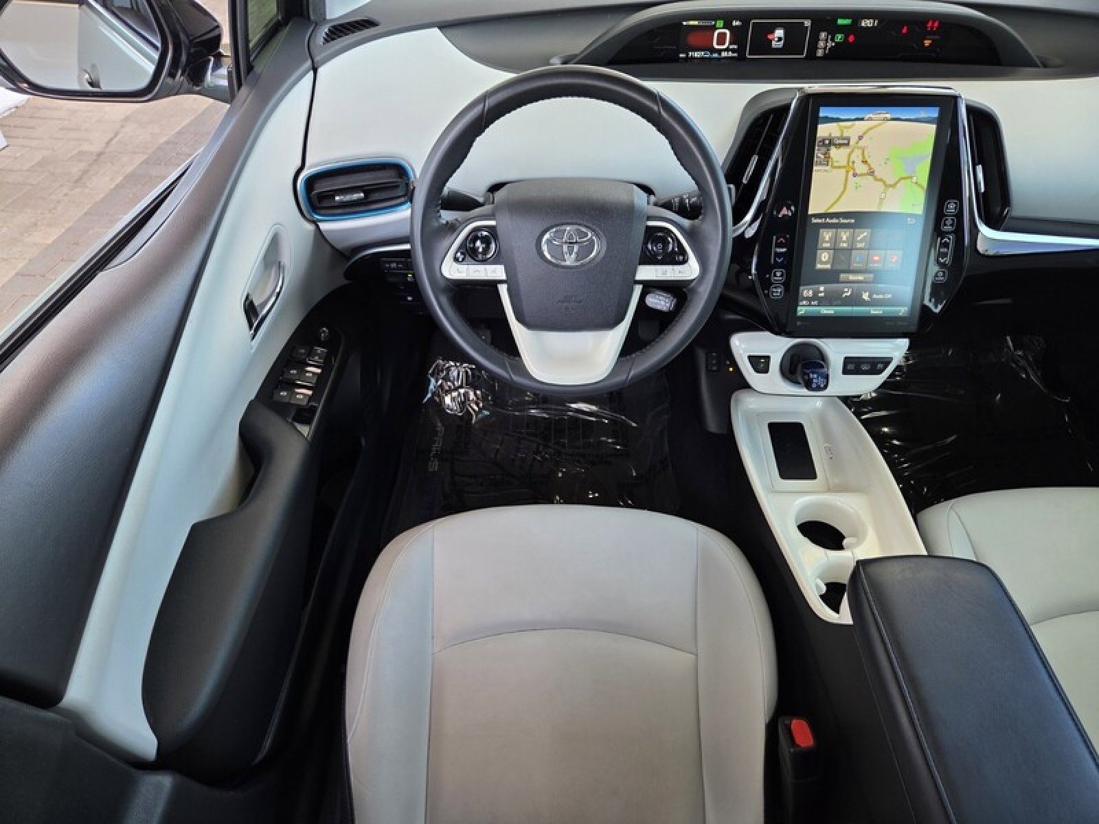 Used 2017 Toyota Prius Prime Premium FWD image 16
