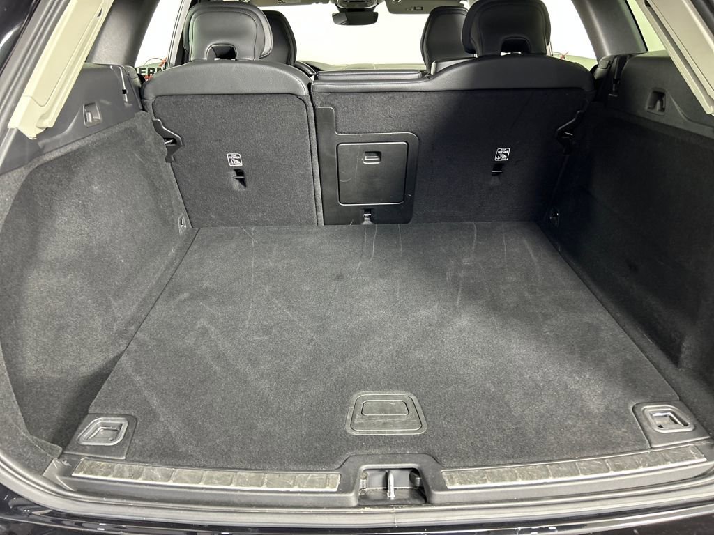 Used 2024 Volvo XC60 B5 Plus AWD/4WD image 18