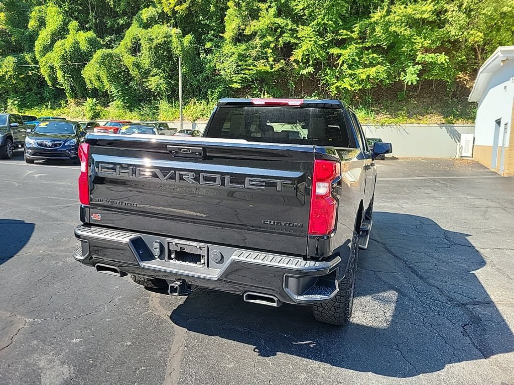Used 2025 Chevrolet Silverado 1500 Custom Trail Boss w/ Midnight Edition AWD/4WD image 9