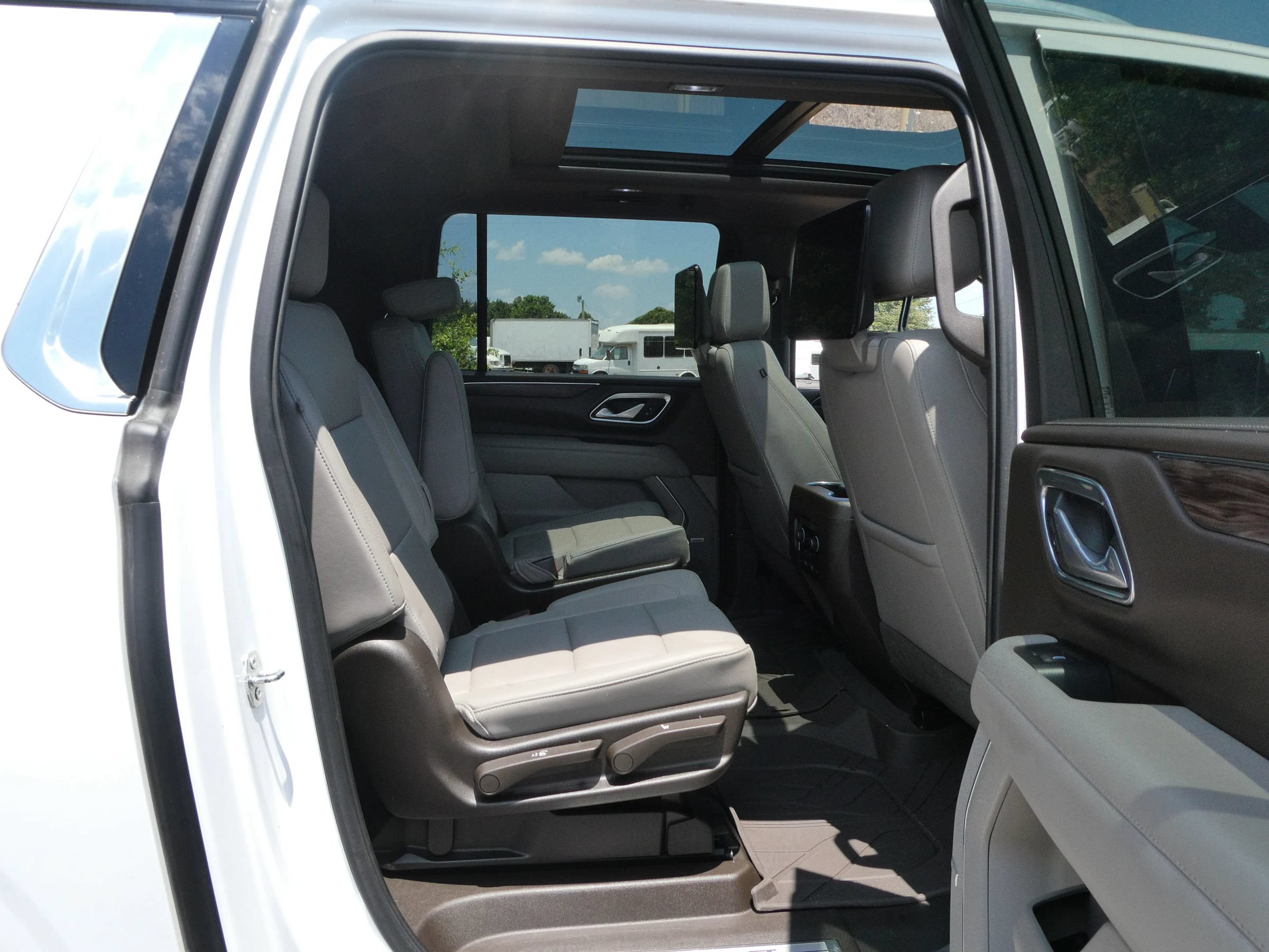 Used 2021 Chevrolet Suburban LT w/ Rear Media and Nav Package AWD/4WD image 31