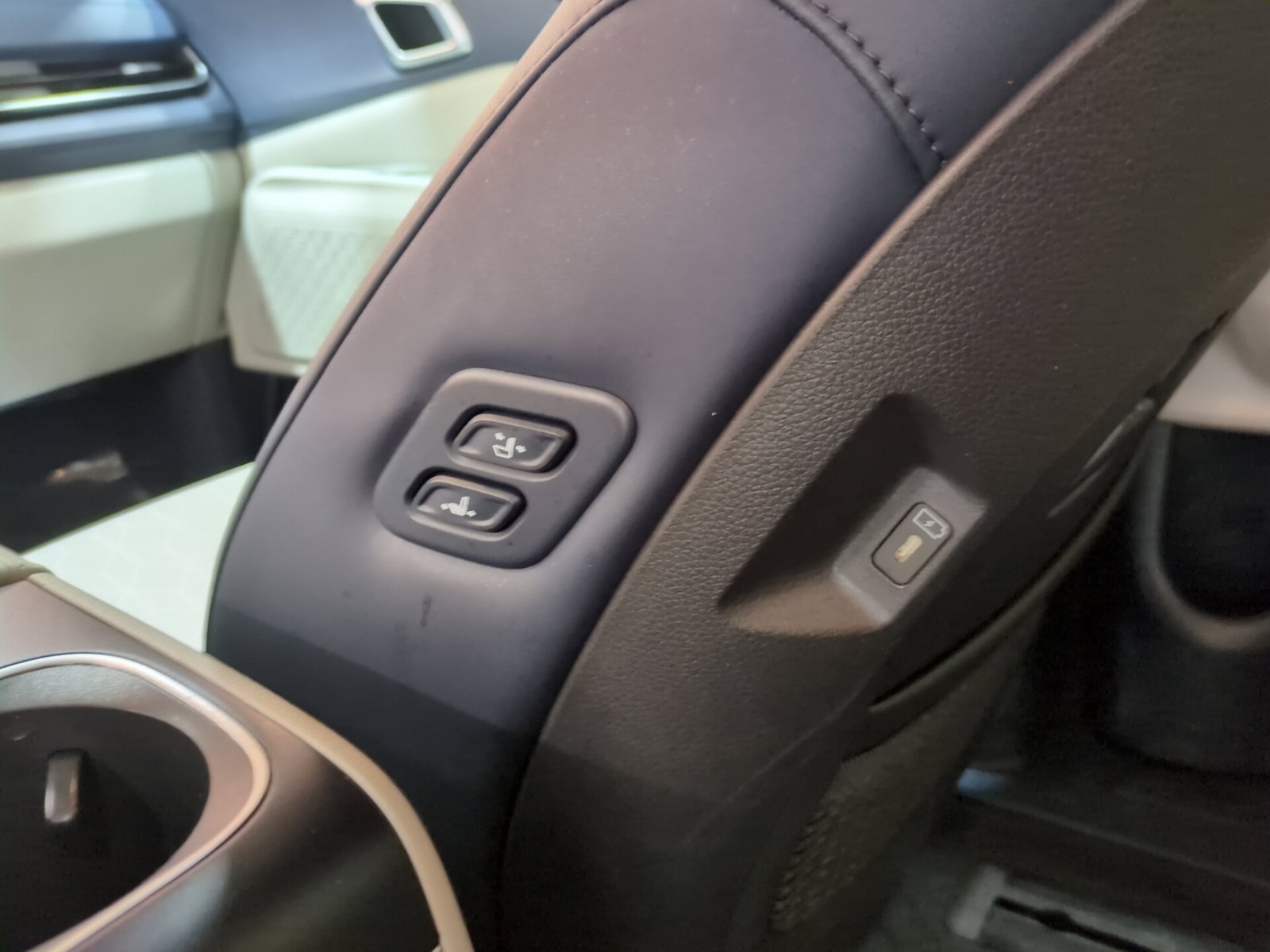 Certified 2025 Kia Carnival EX FWD image 19