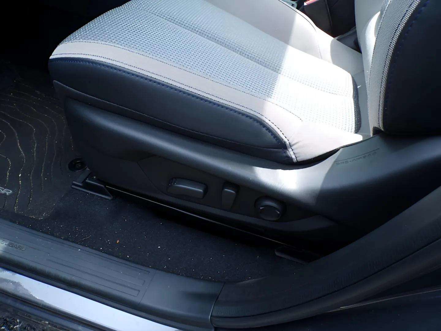 Certified 2025 Subaru Forester Premium image 18