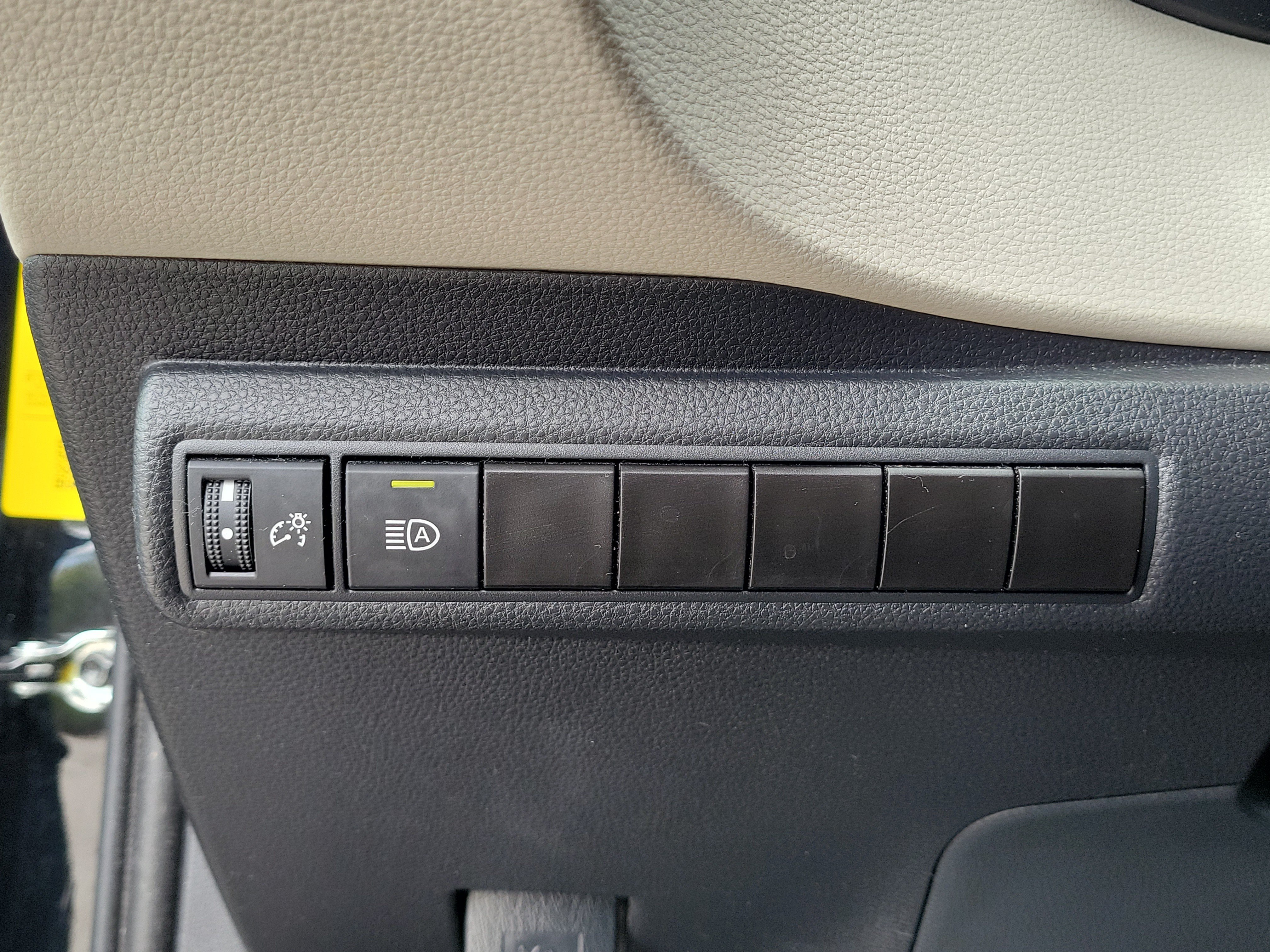 Used 2023 Toyota Corolla LE FWD image 30