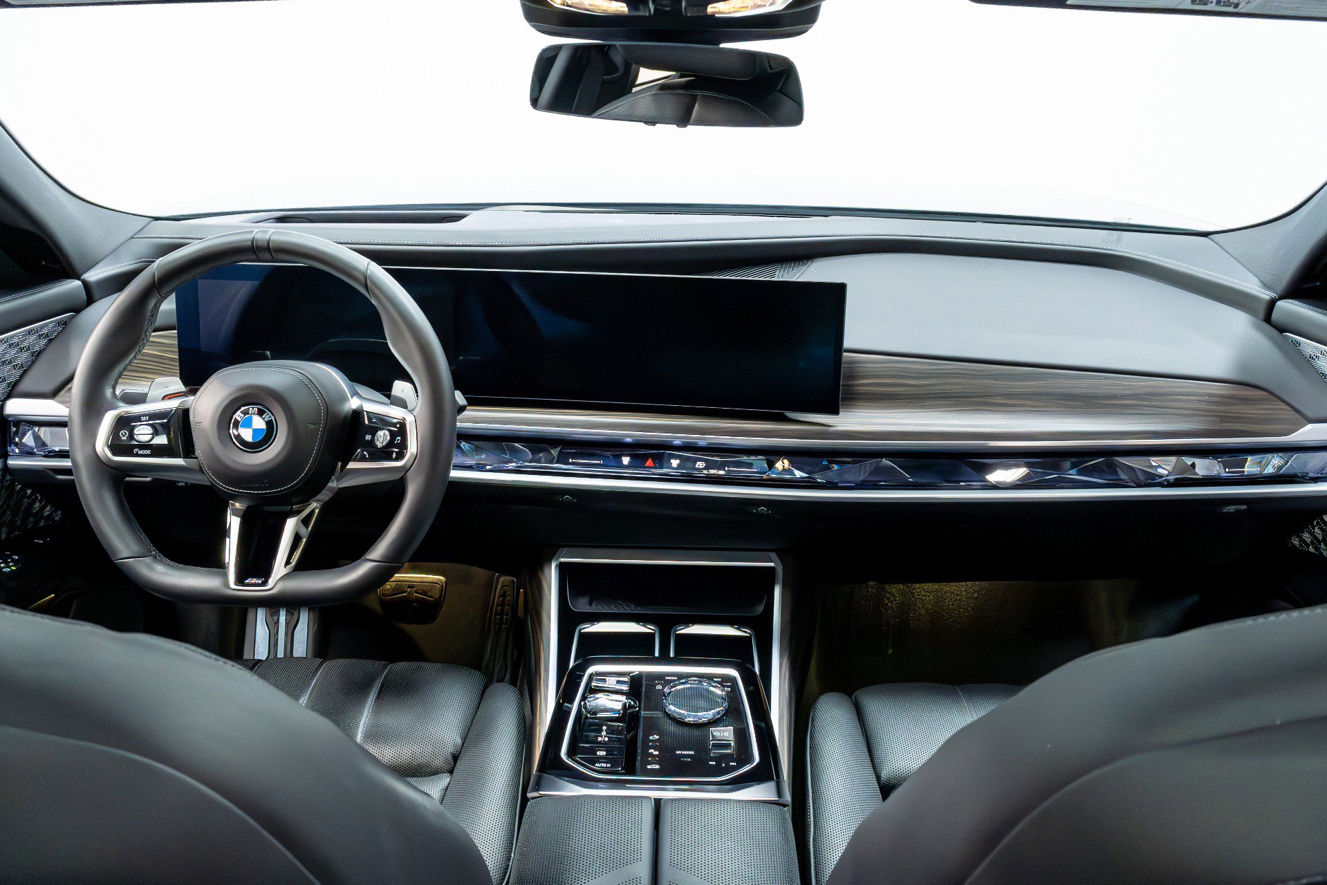 Used 2023 BMW 760i xDrive AWD/4WD image 12