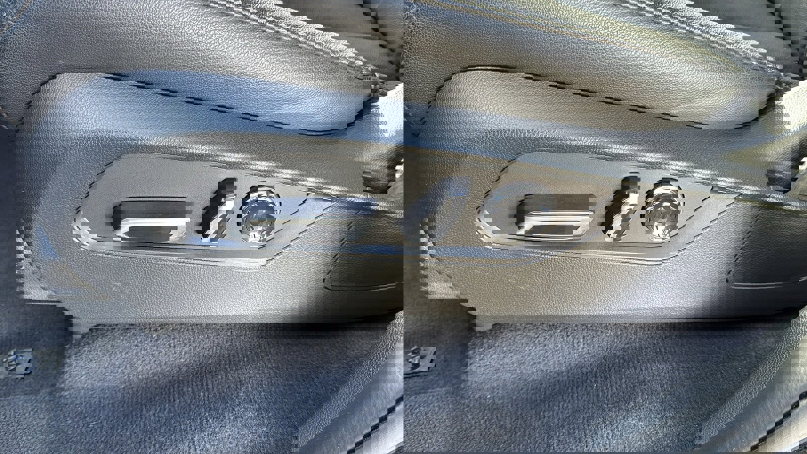 Used 2023 Acura MDX SH-AWD image 12