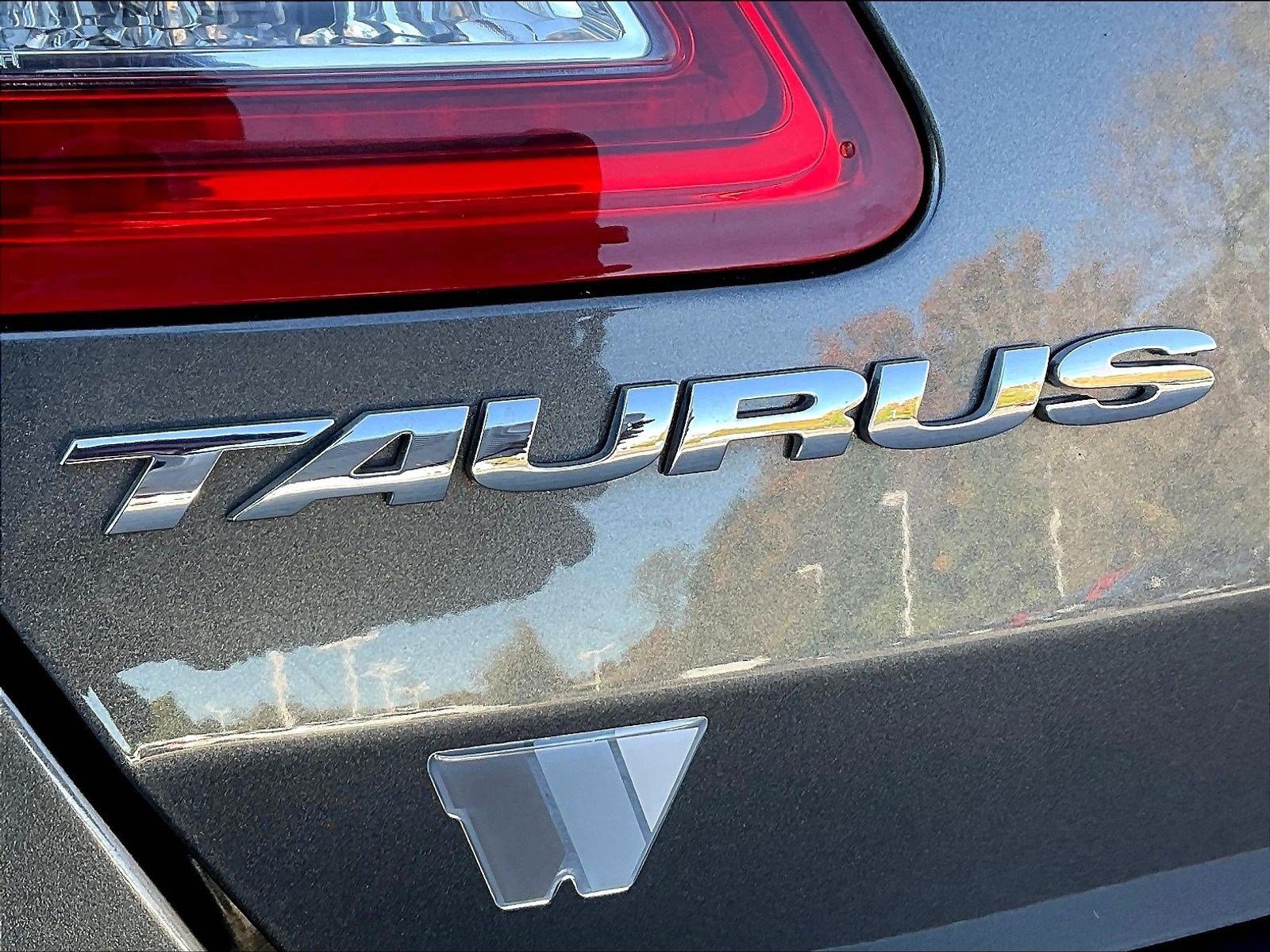 Used 2016 Ford Taurus SEL FWD image 24