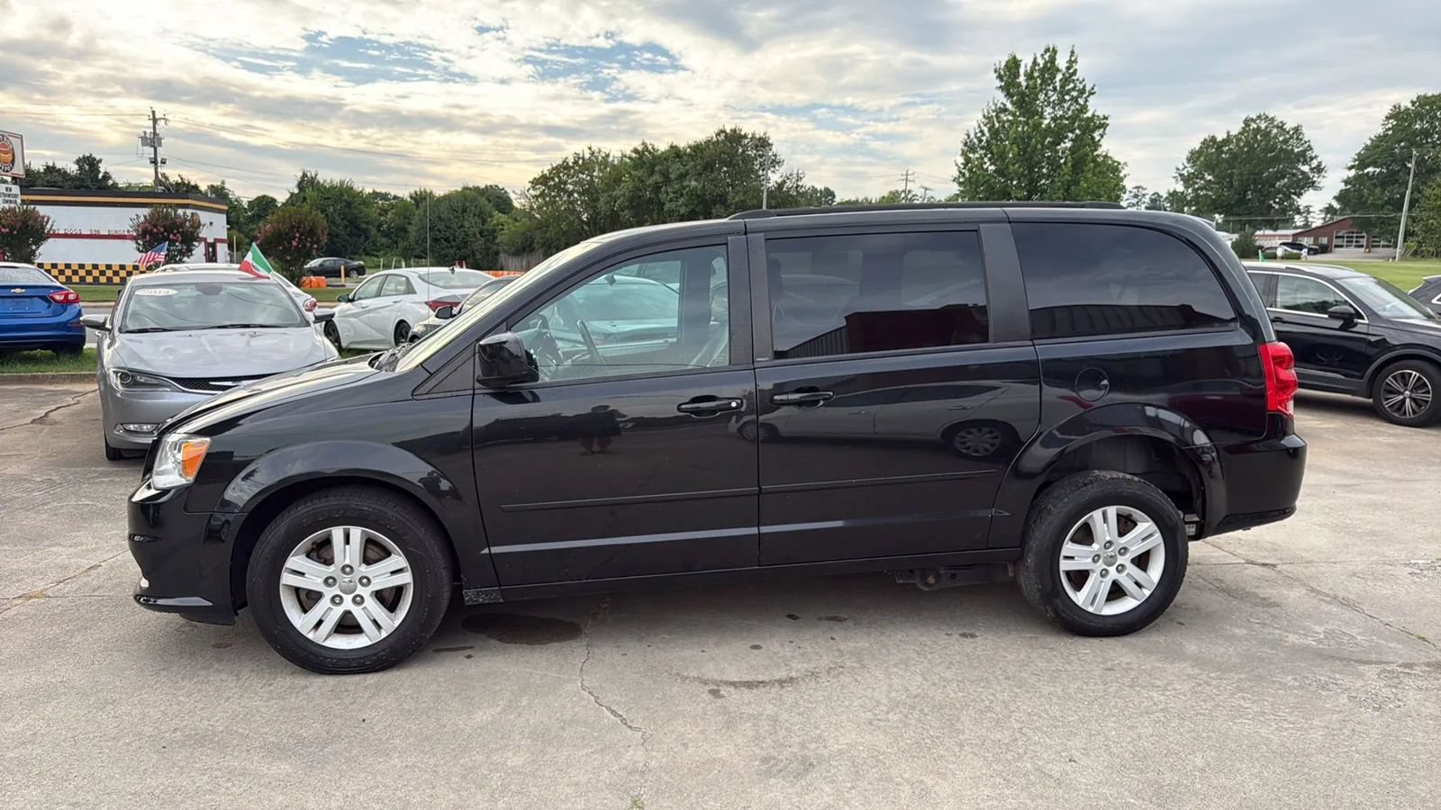 Used 2014 Dodge Grand Caravan R/T w/ Driver Convenience Group FWD image 2