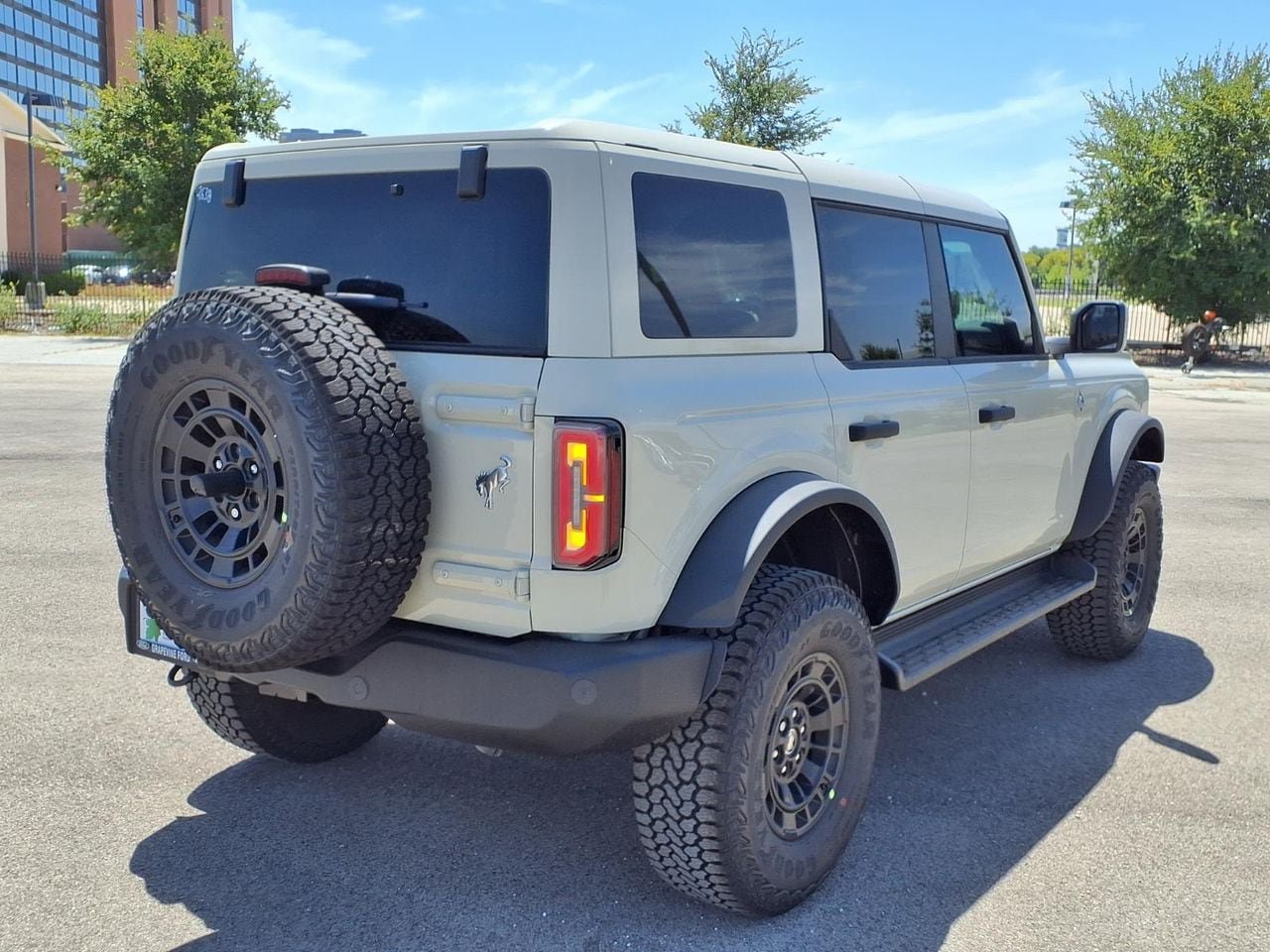 New 2026 Ford Bronco Outer Banks w/ Sasquatch Package AWD/4WD image 4