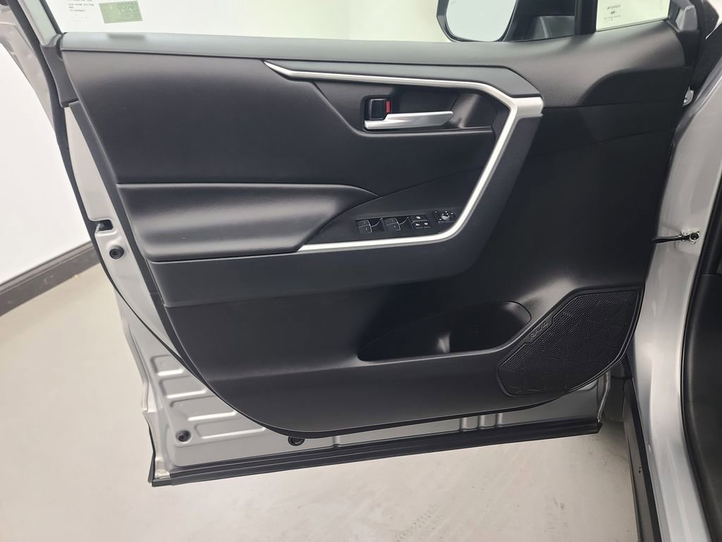 Used 2025 Toyota RAV4 XLE AWD/4WD image 23