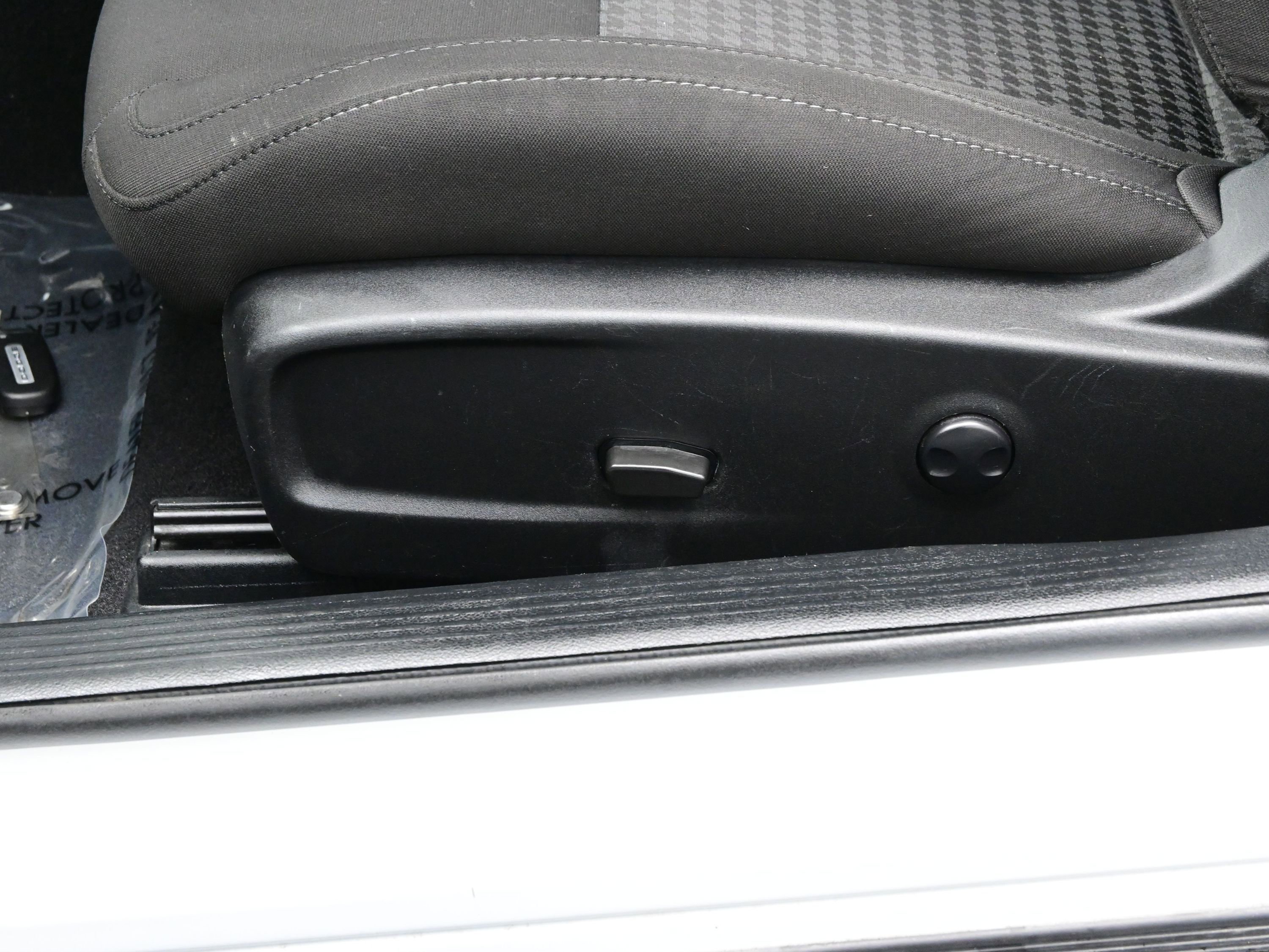 Used 2022 Dodge Challenger GT image 11