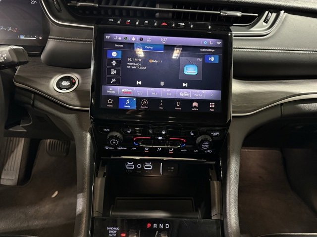 Used 2023 Jeep Grand Cherokee Limited image 16